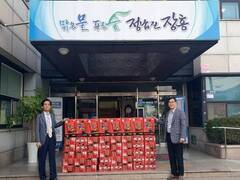 장흥군 장흥읍 지역사회보장협의체는 14일 안정남 전 LD마트 대표가 70만원 상당의 성품(라면 50BOX)을 기탁하였다  