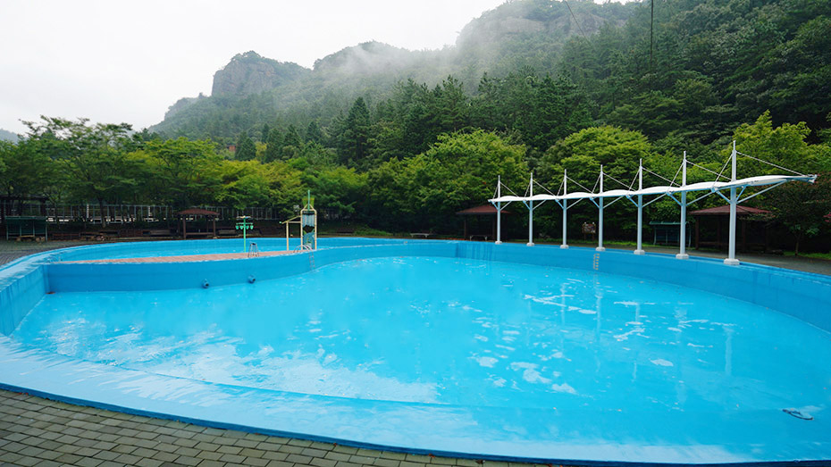 자연속에서 즐길수있는 수영장