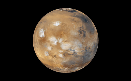 황토색과 갈색이 섞여있는 화성의 모습